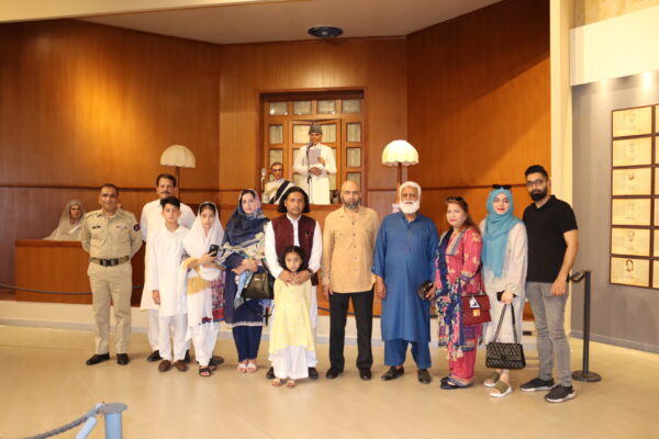 family-of-sep-hussain-bibi-shaheed-visited-army-museum-lahore (2)