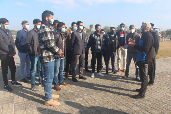 1. 9 Jan 2022 Pakistan Navy Under Training Officers Visited Army Museum Lahore (3)